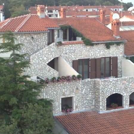 Collins Apartments Pula Buitenkant foto
